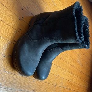 Dansko Bettie Nubuck Sheepskin Lined Black Boot